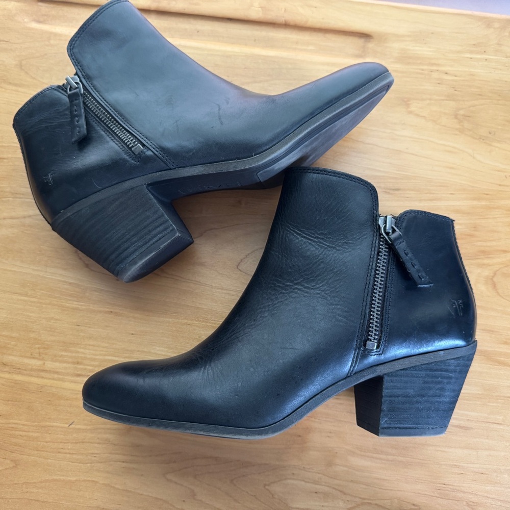 FRYE JUDITH Womens Sz 9 Double Zip Black Ankle Boots Like New MAKE FAIR OFFER - Picture 9 of 11